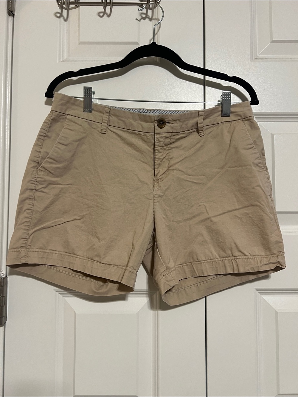 Old Navy Women’s Khaki Chino Shorts